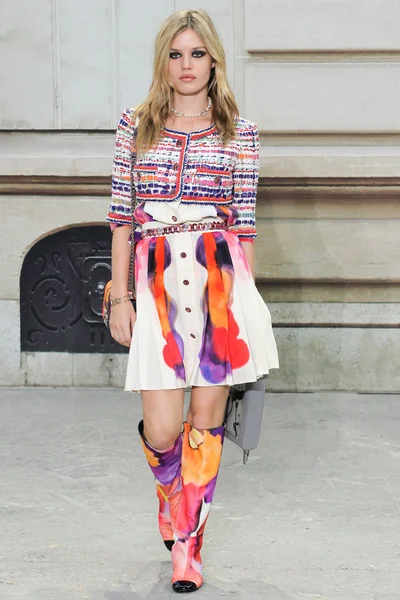 Look 15